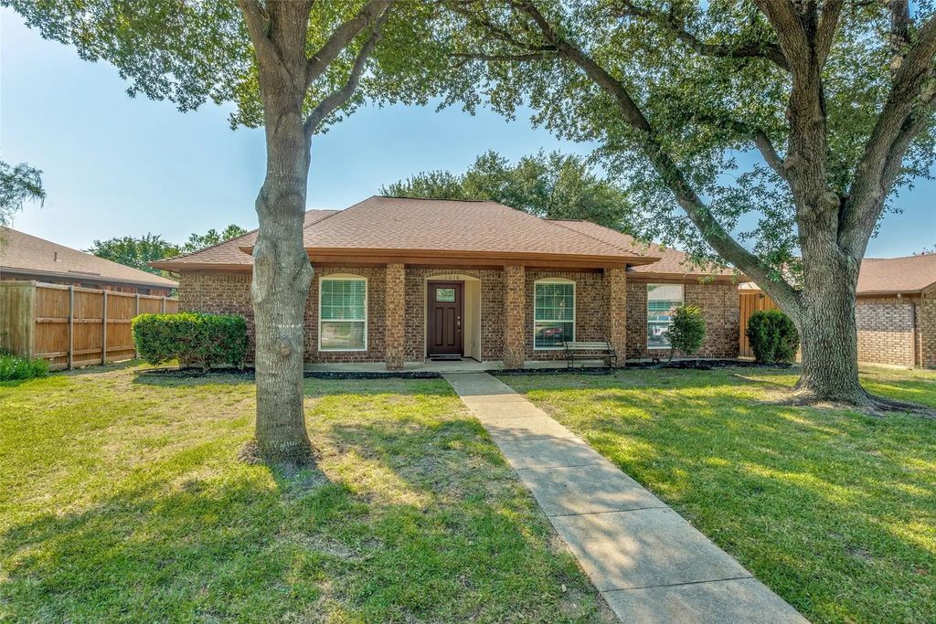 1016 Ledgemont Drive, Plano