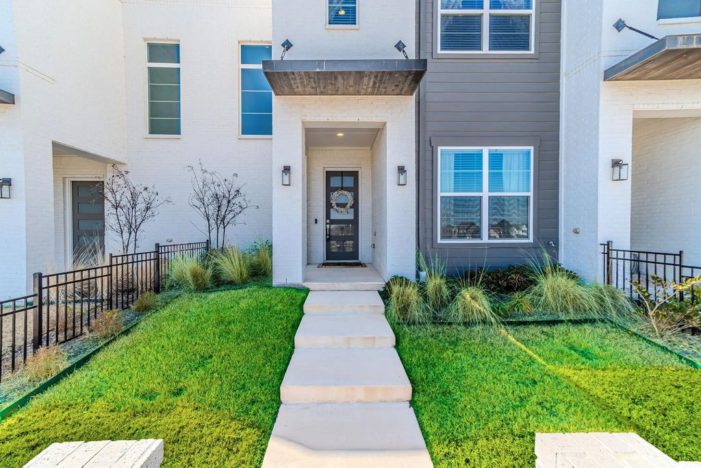 2122 Village Walk Lane, Aledo
