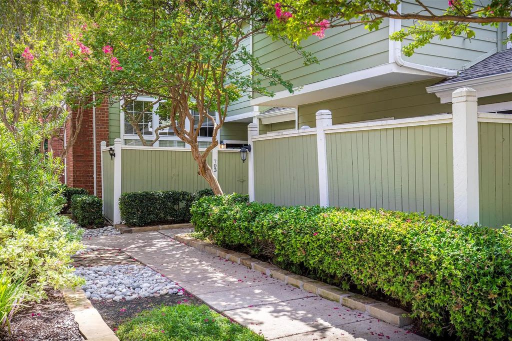 6220 Bentwood Trail 703, Dallas