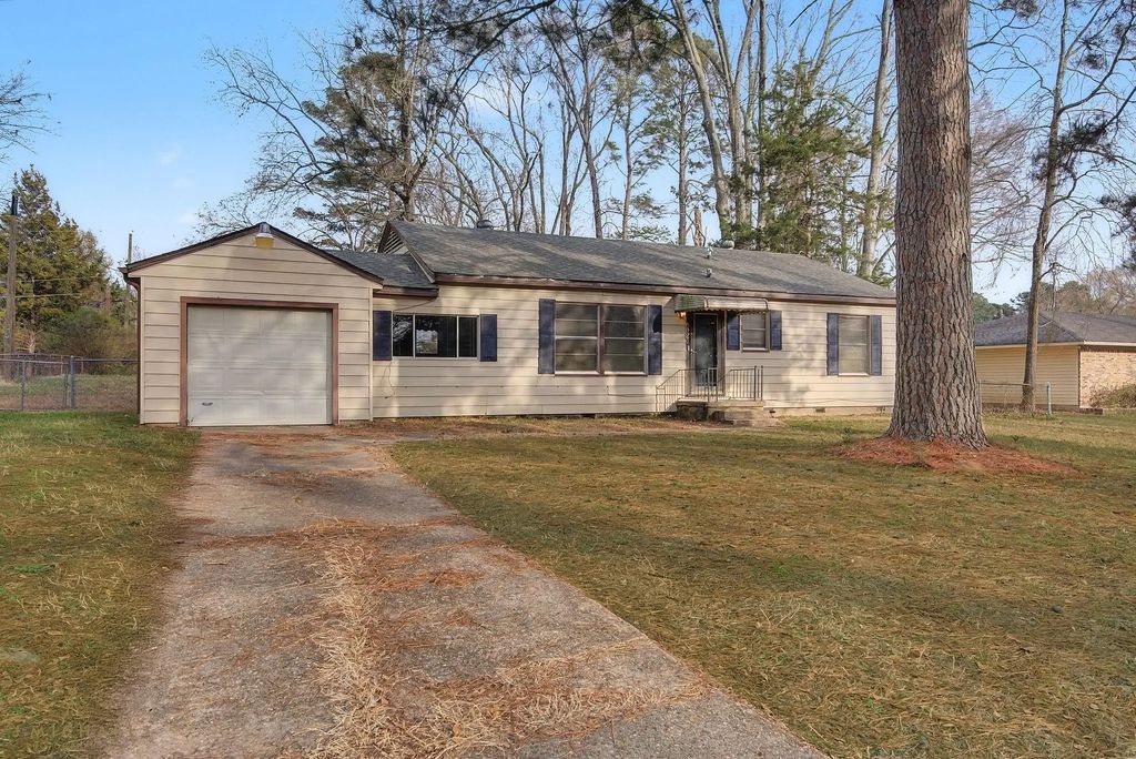 8921 Sweetbriar Lane, Shreveport