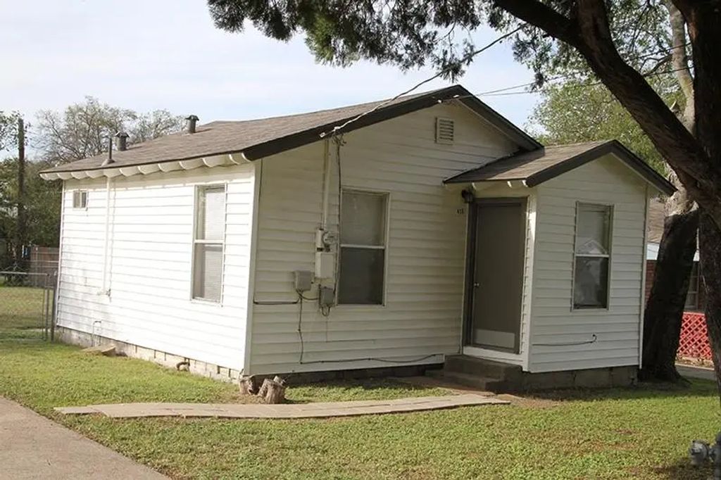 415 Hallvale Drive, White Settlement
