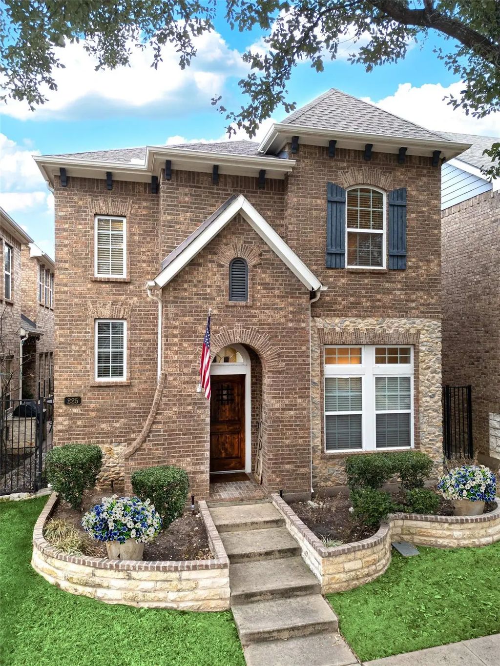 225 Buckingham Avenue, Euless