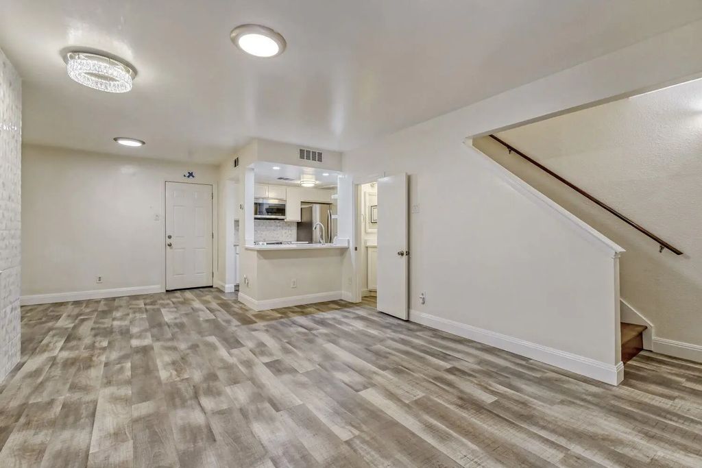 8750 Park Lane 142, Dallas