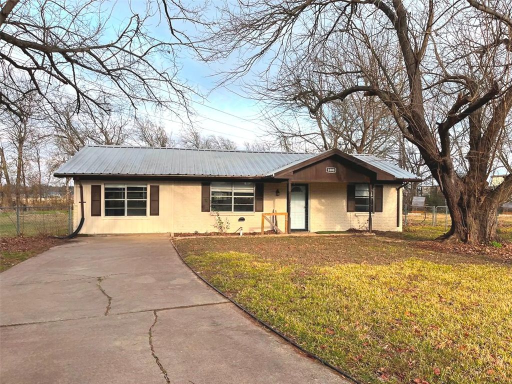 1000 S Andrea Drive, Mabank