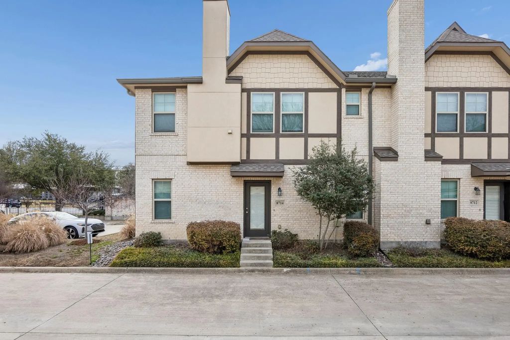 8714 Tudor Place, Dallas
