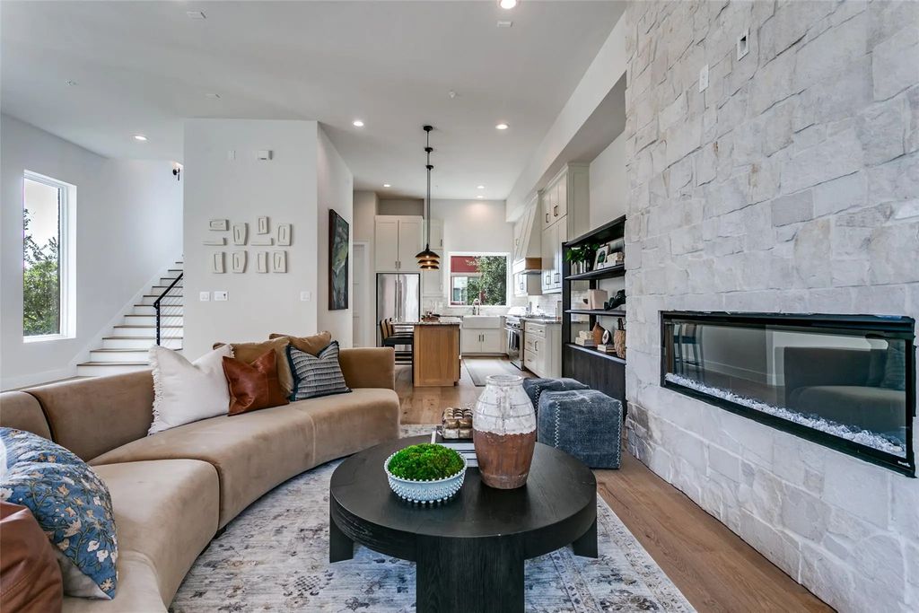 250 E Dallas Road 121, Grapevine