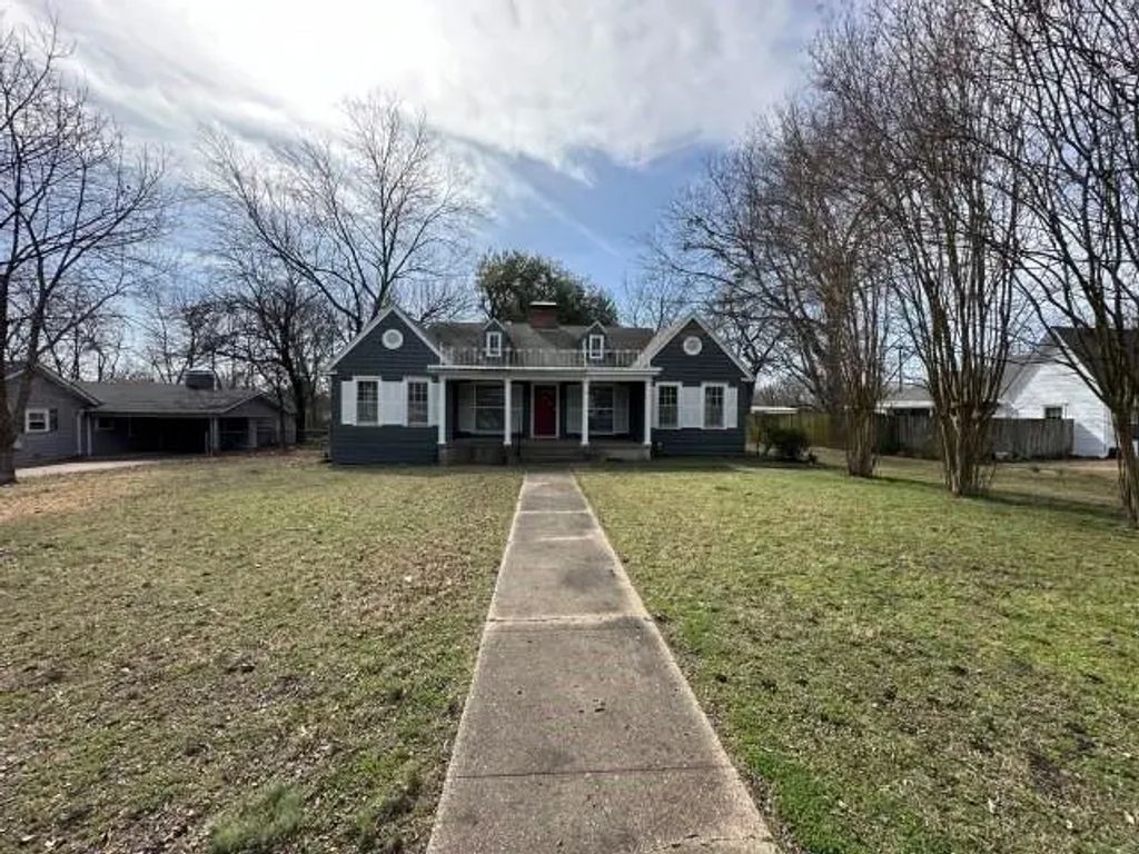 1100 W Jackson Street, Clarksville