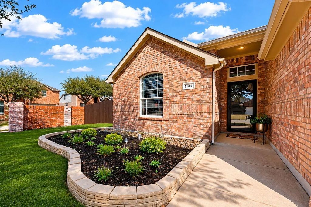 1144 Hearthstone Drive, Burleson
