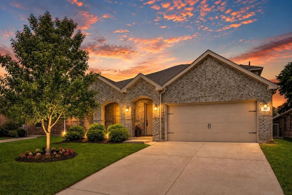 317 Waterton Drive, Anna