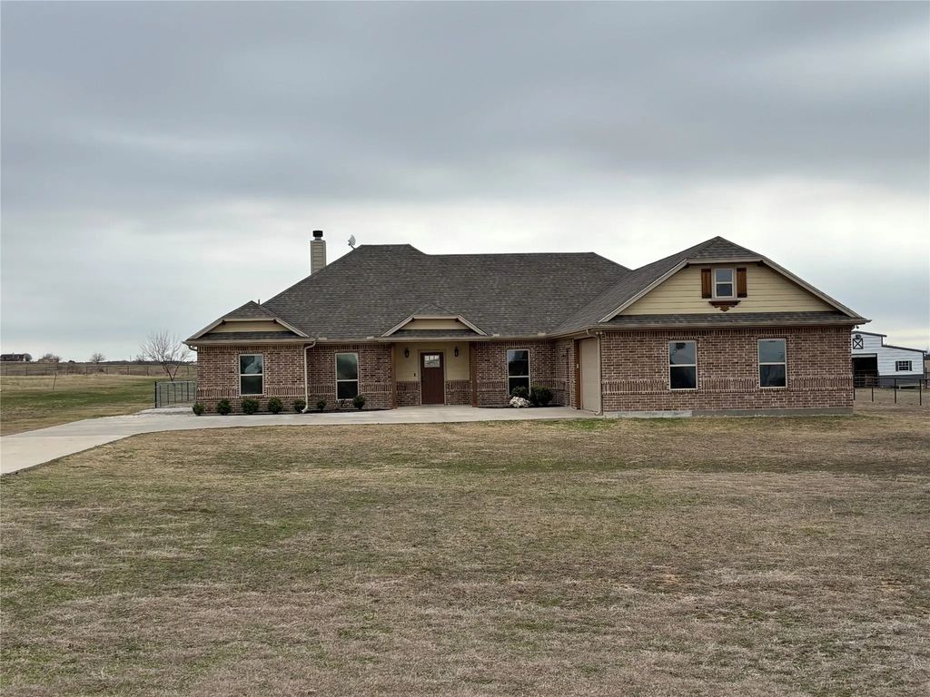 2330 County Road 1104, Cleburne