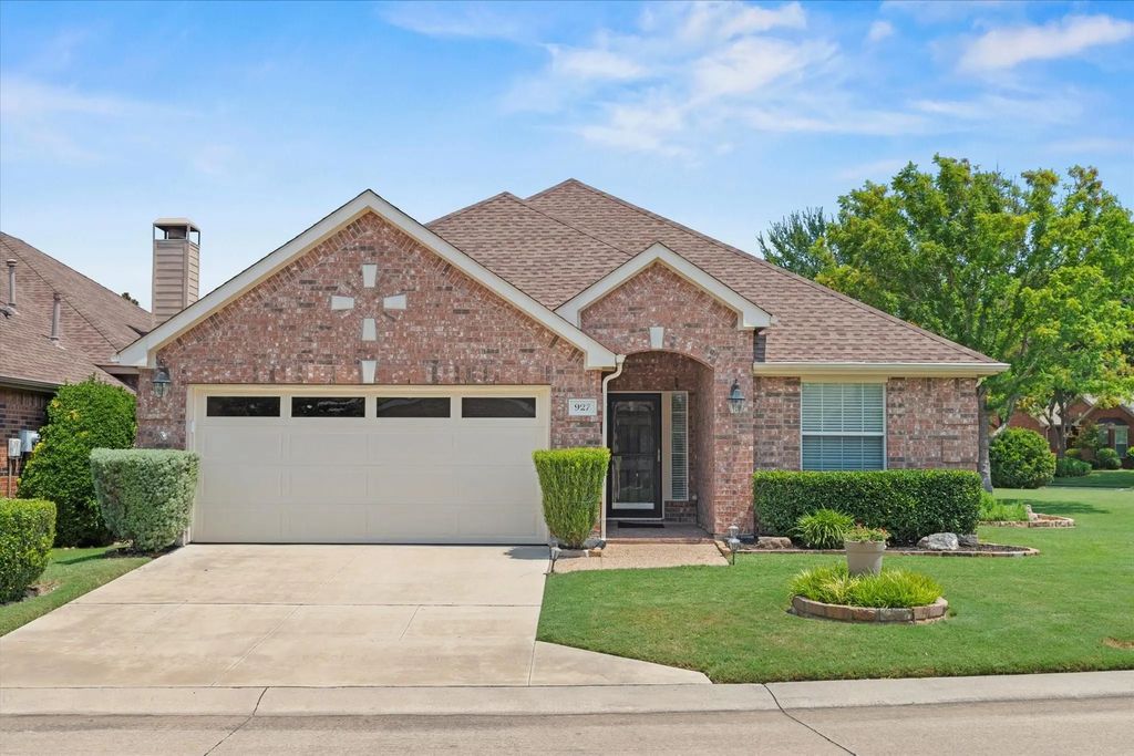 927 Oakland Hills Drive, Fairview