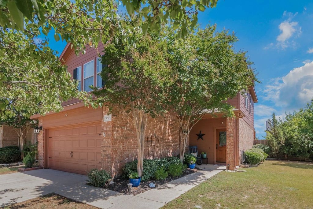 3021 Thicket Bend Court, Fort Worth