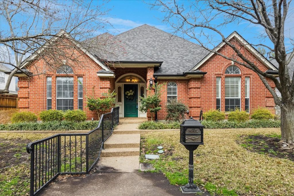 2848 Oakbriar Trail, Fort Worth