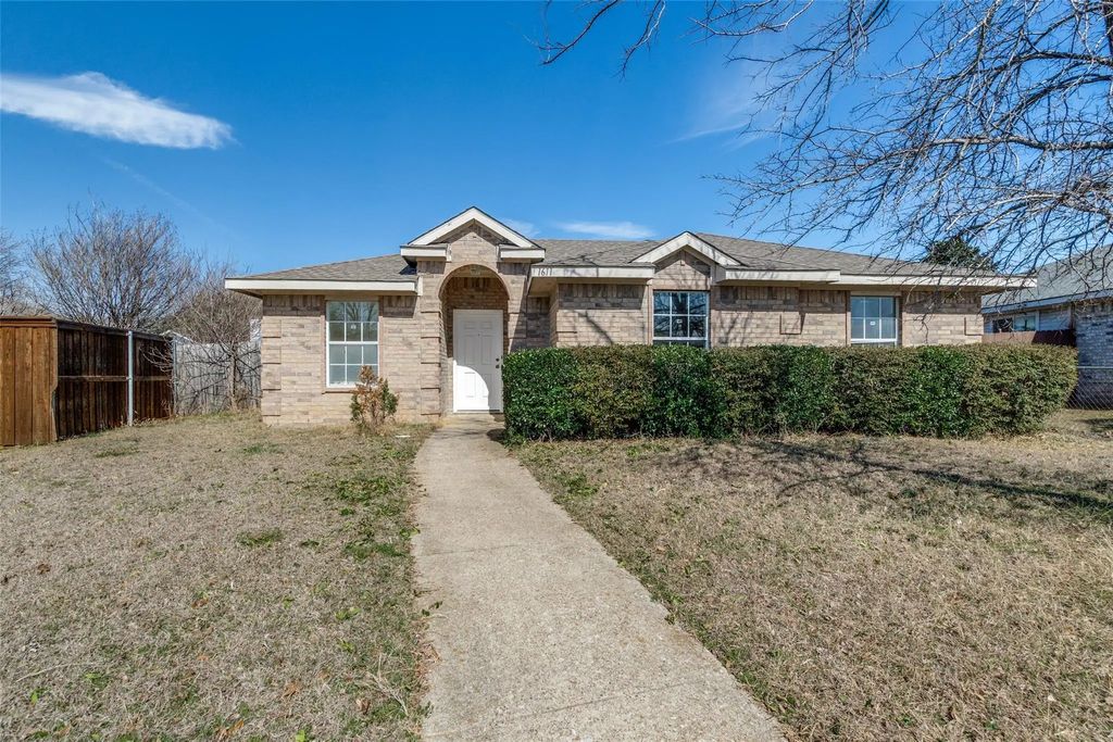 1611 Cedar Bluff Lane, Dallas