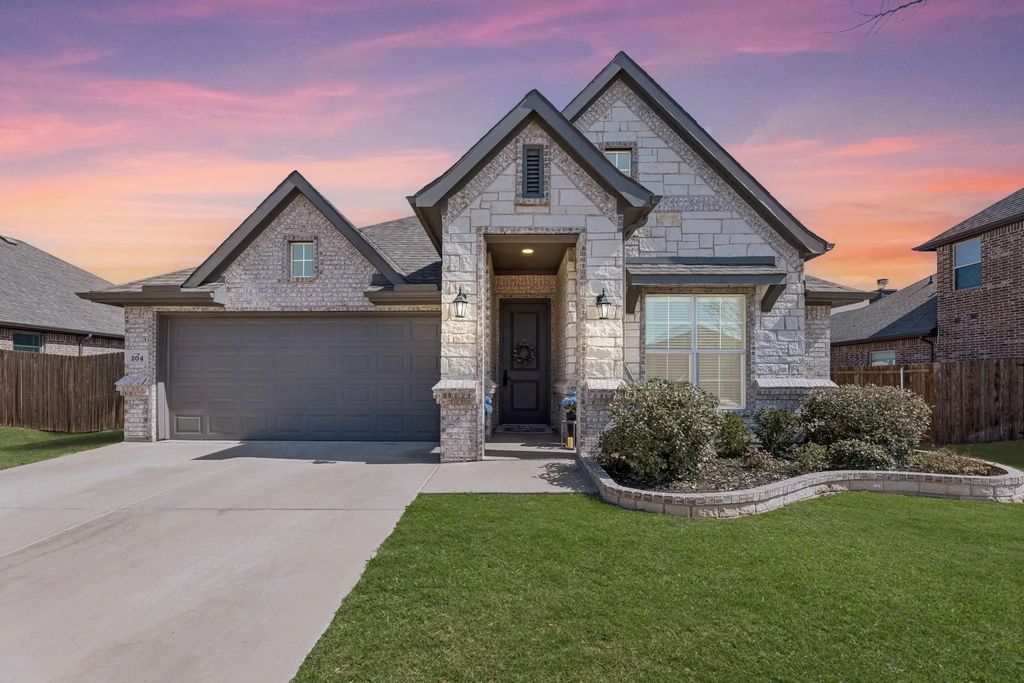 204 Magnolia Drive, Azle