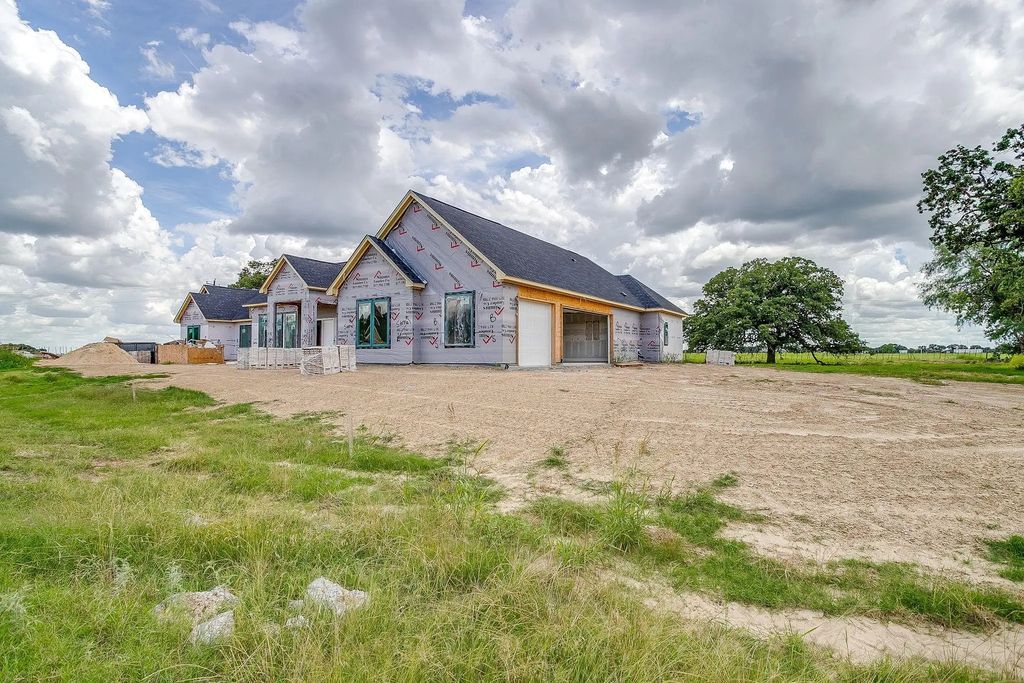 657 S Sugartree Drive, Lipan