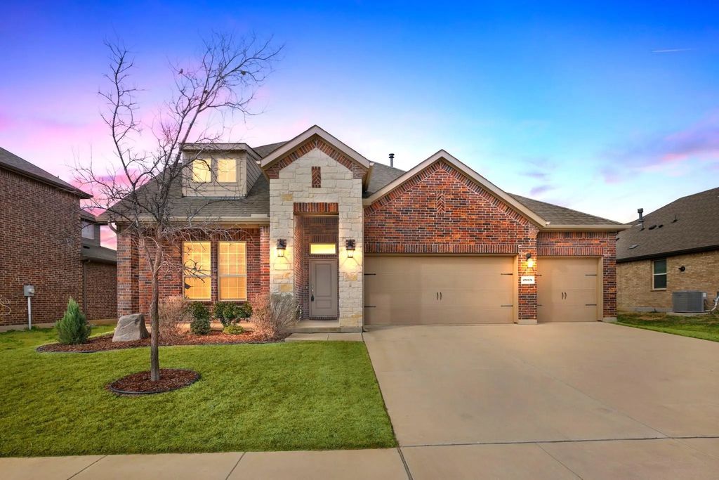 2909 Faro Road, Aubrey