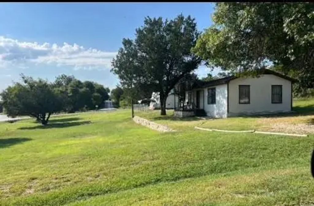 2605 Pinoak Street, Granbury