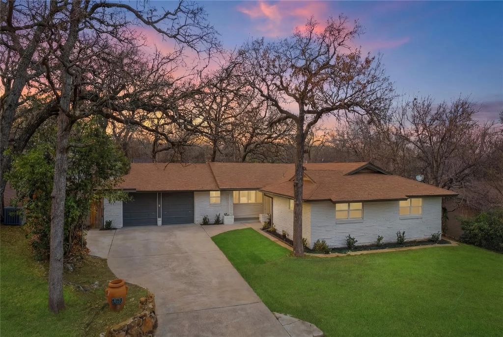 608 W Redbud Drive, Hurst