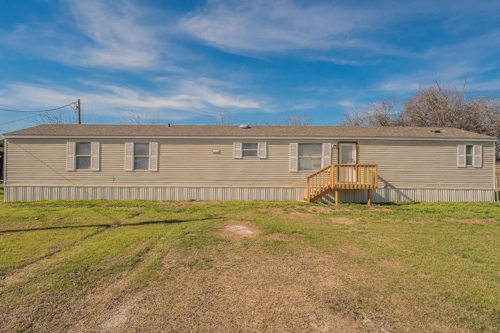 912 Skylark Drive, Granbury