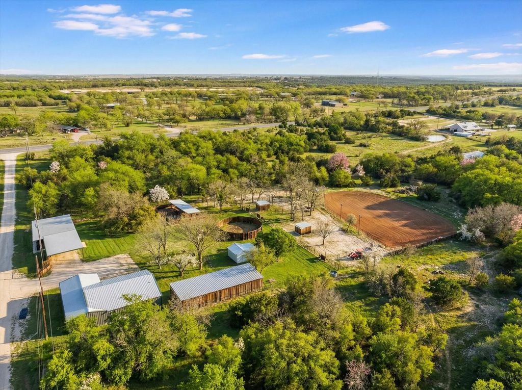 299 Private Road 1526, Lipan