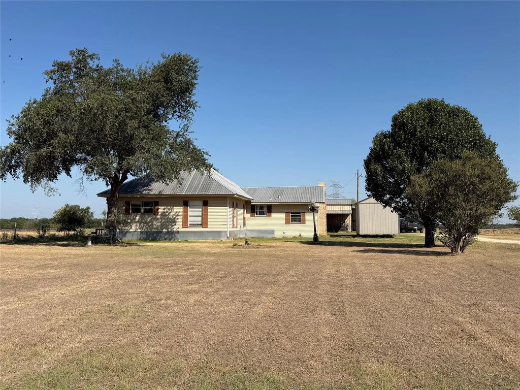 140 County Road 147, Otto