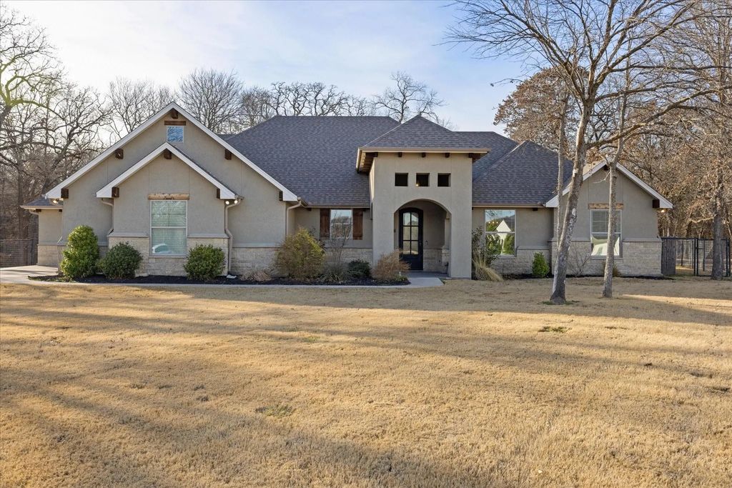 401 Acorn Trail, Granbury