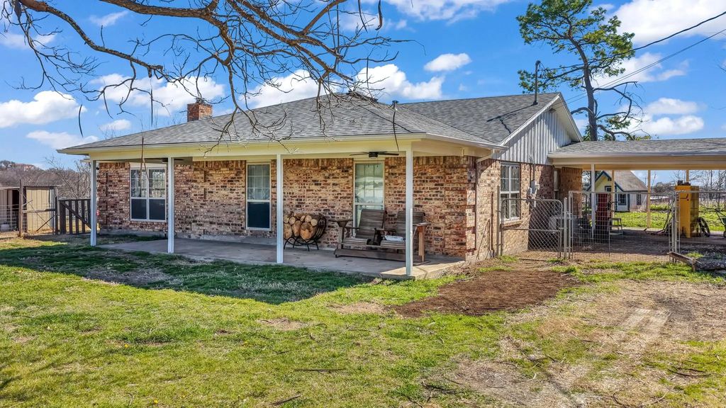 4404 County Road 805b, Cleburne