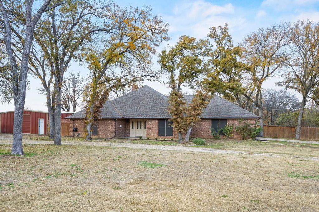 5301 W Caylor Road, Fort Worth