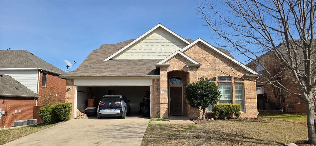 1724 Hidden Brook Drive, Grand Prairie
