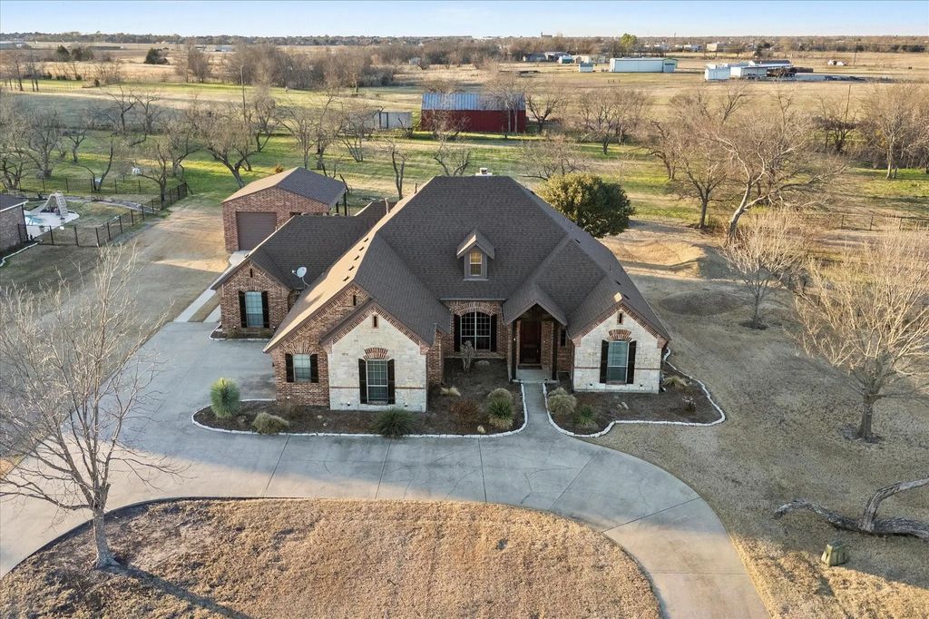 7710 Fall Creek Road, Terrell