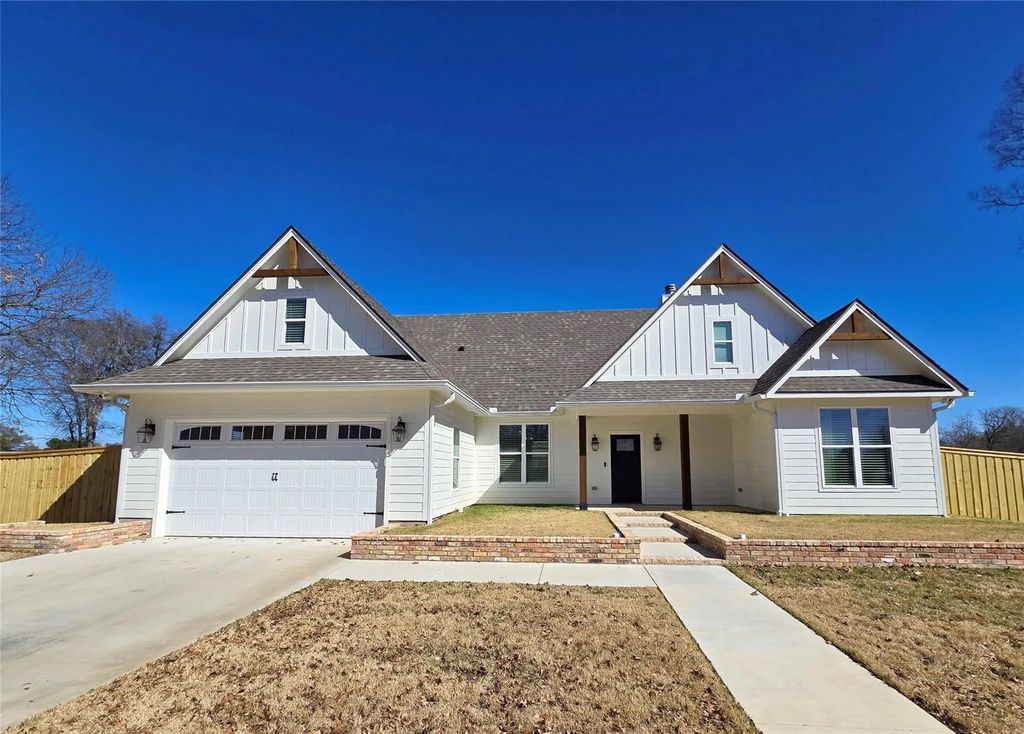 139 Green Meadow, Van
