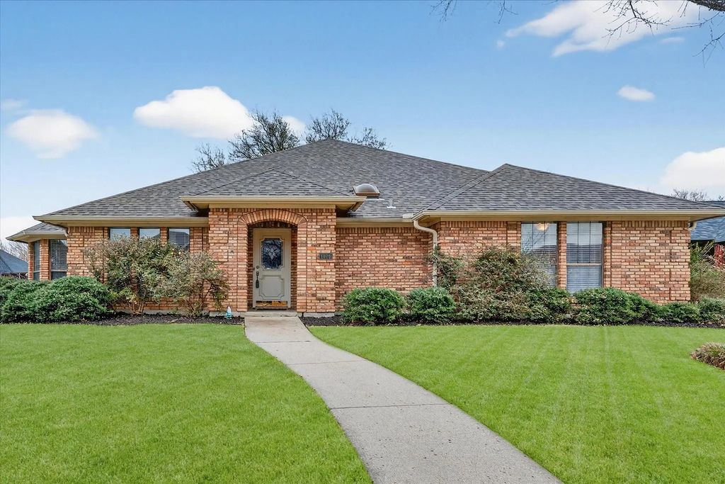 1406 Spyglass Drive, Mansfield