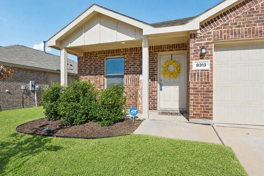 8313 Grand Oak Road, Fort Worth