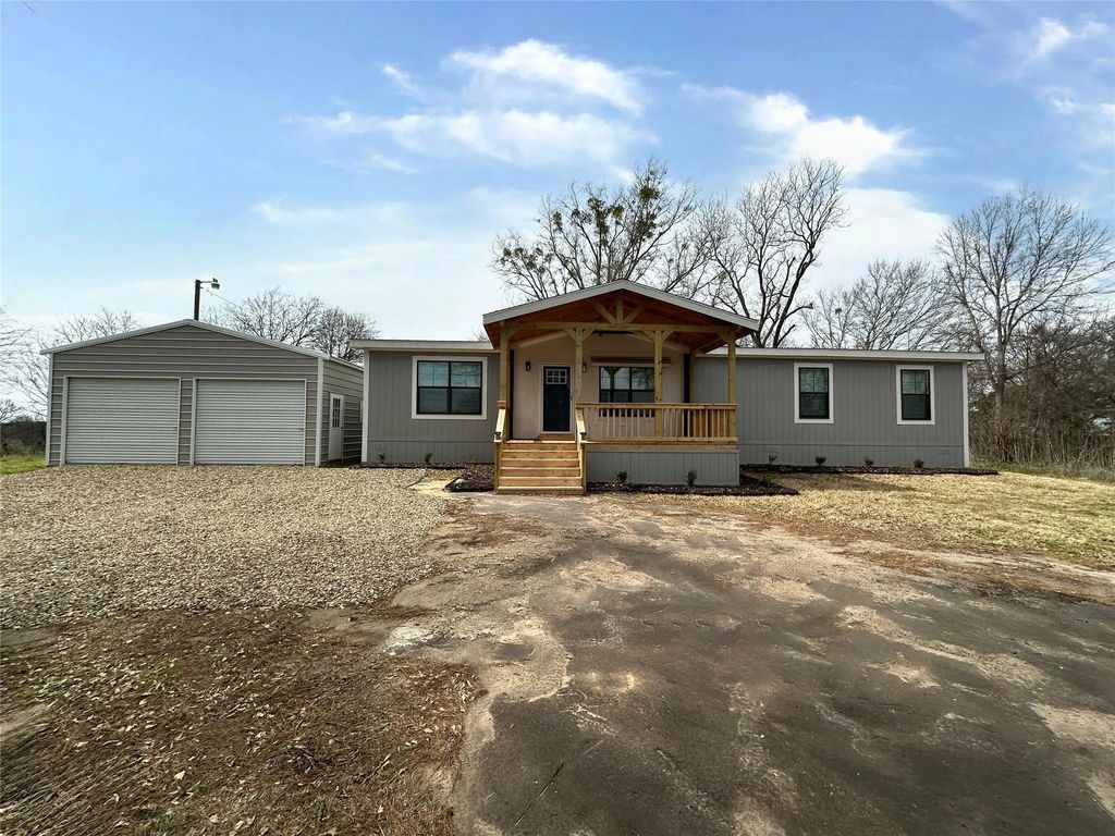 2072 N State Highway 37, Quitman