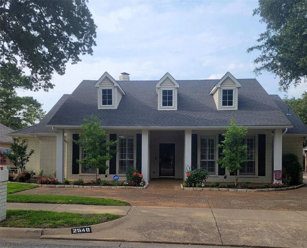 2540 Fox Glenn Circle, Bedford
