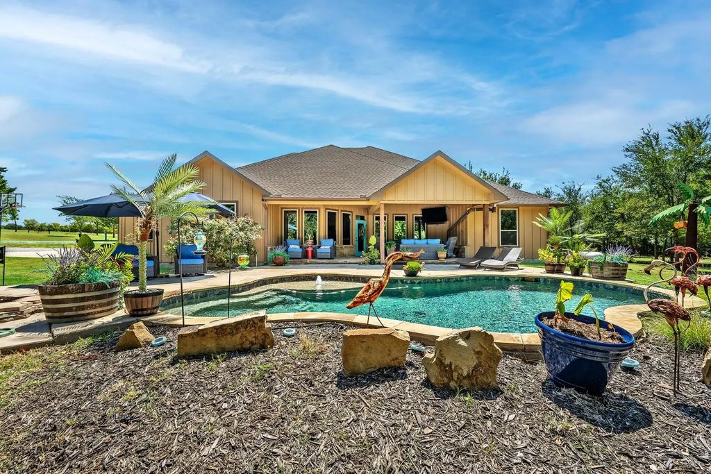 1011 Red Road, Howe