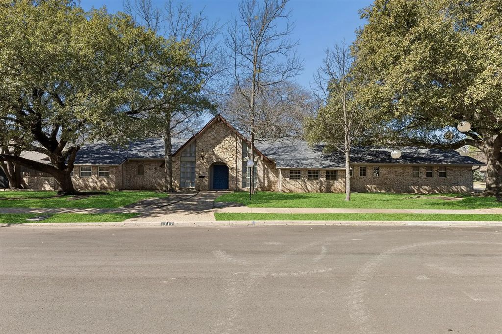 1717 Live Oak Drive, Irving