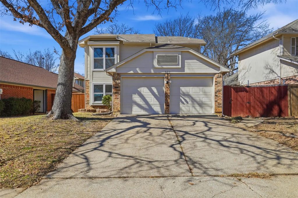 952 Ramblewood Drive, Lewisville