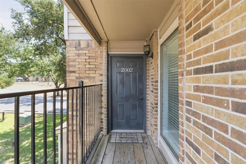 8109 Skillman Street 2002, Dallas