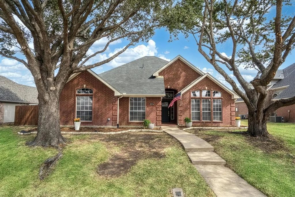 2059 Birchwood Court, Lewisville