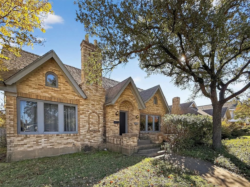 2601 S University Drive, Fort Worth