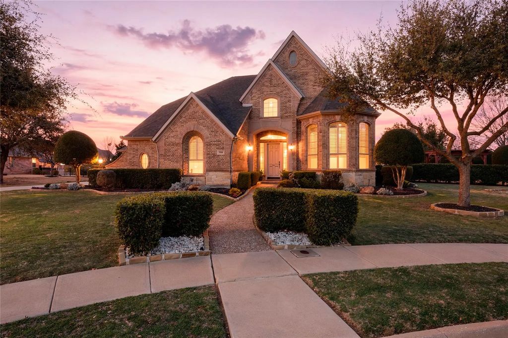 705 Landsbury Court, Keller