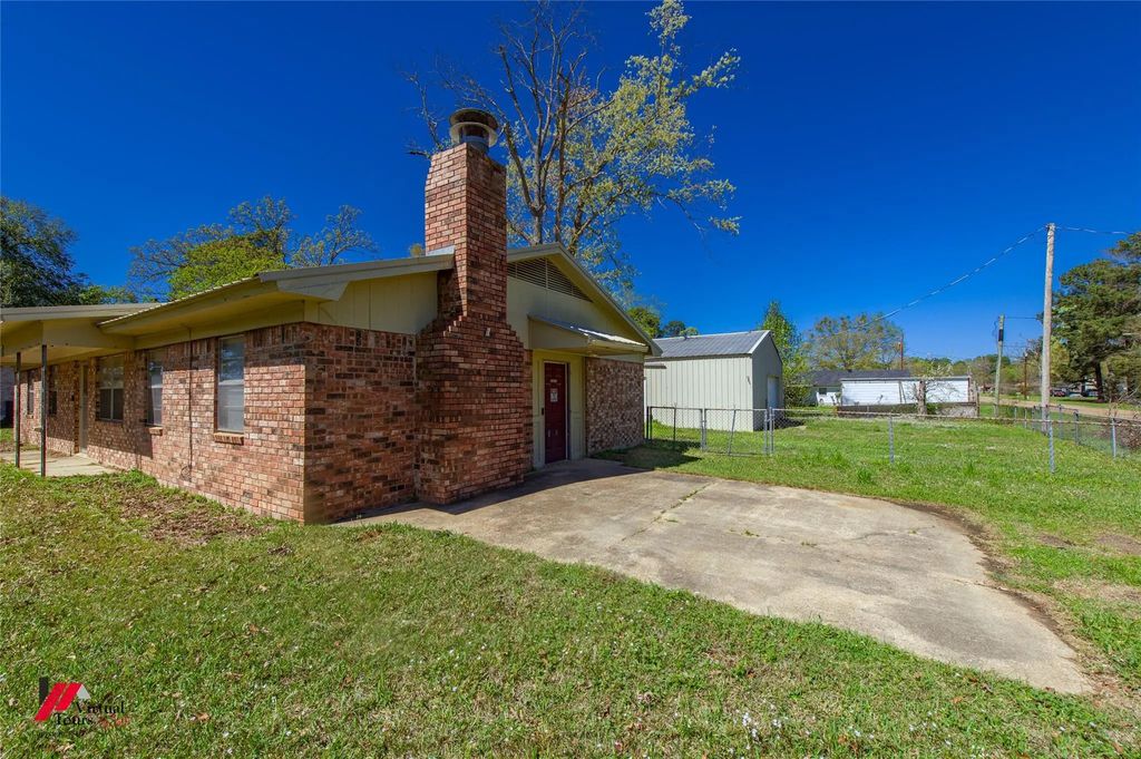 1120 Pine Street, Waskom