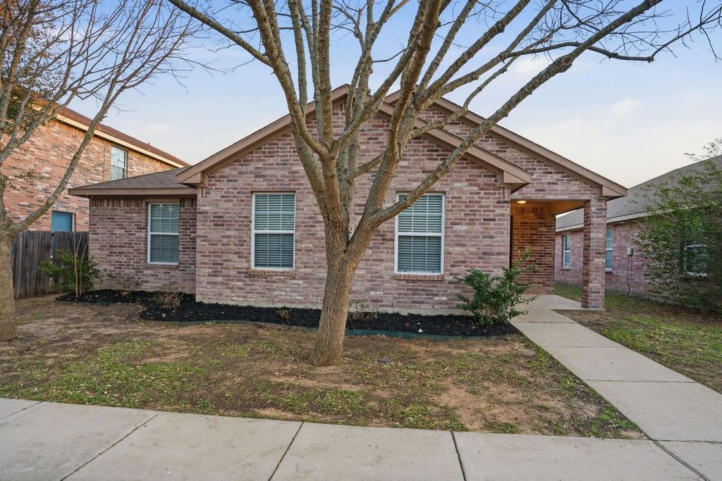 1922 Cross Oaks Drive, Lancaster