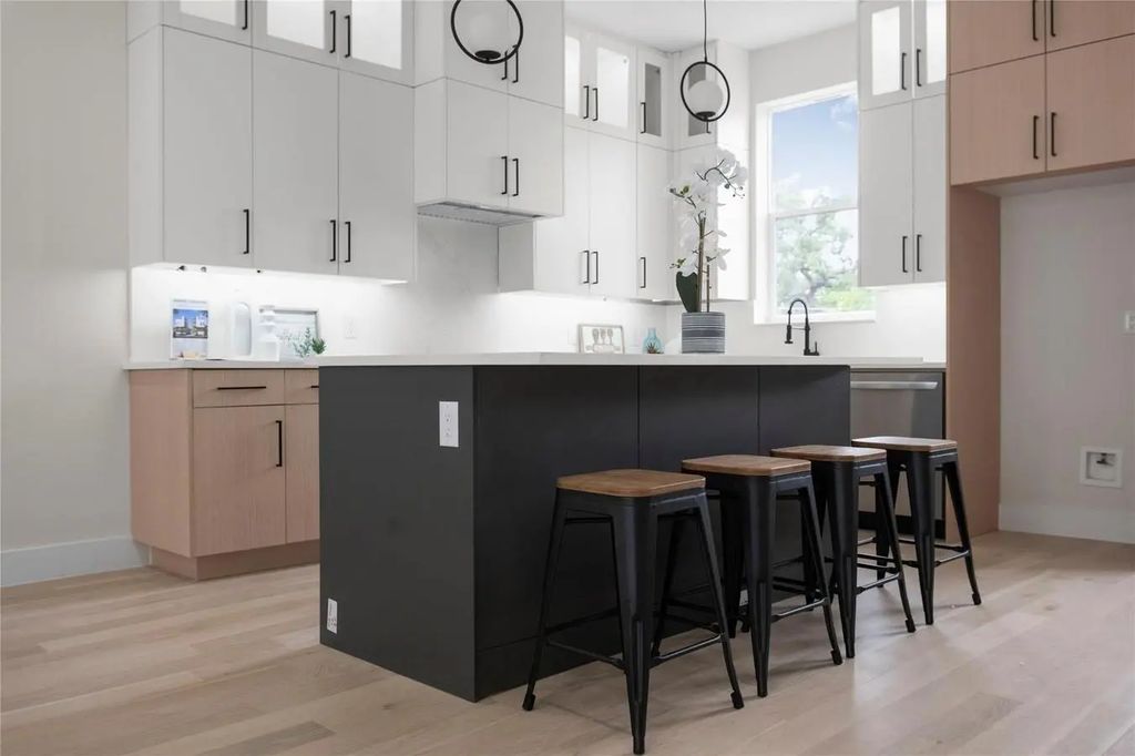 1512 Seegar Street 1512, Dallas