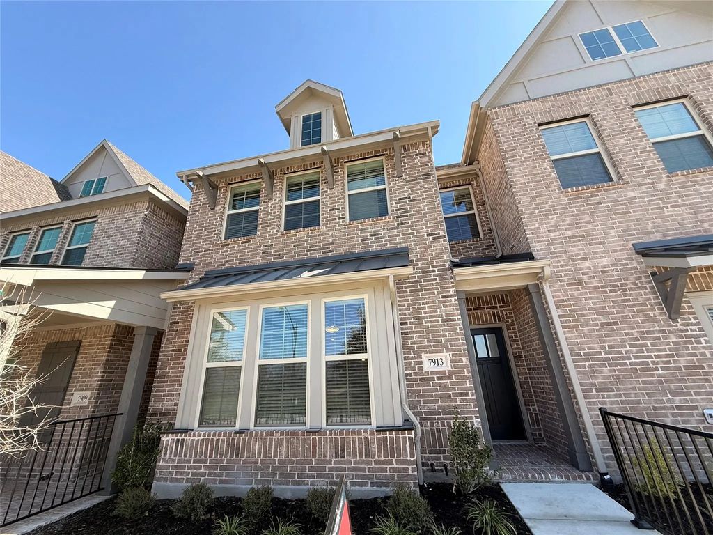 7913 Sunset Boulevard, Rowlett