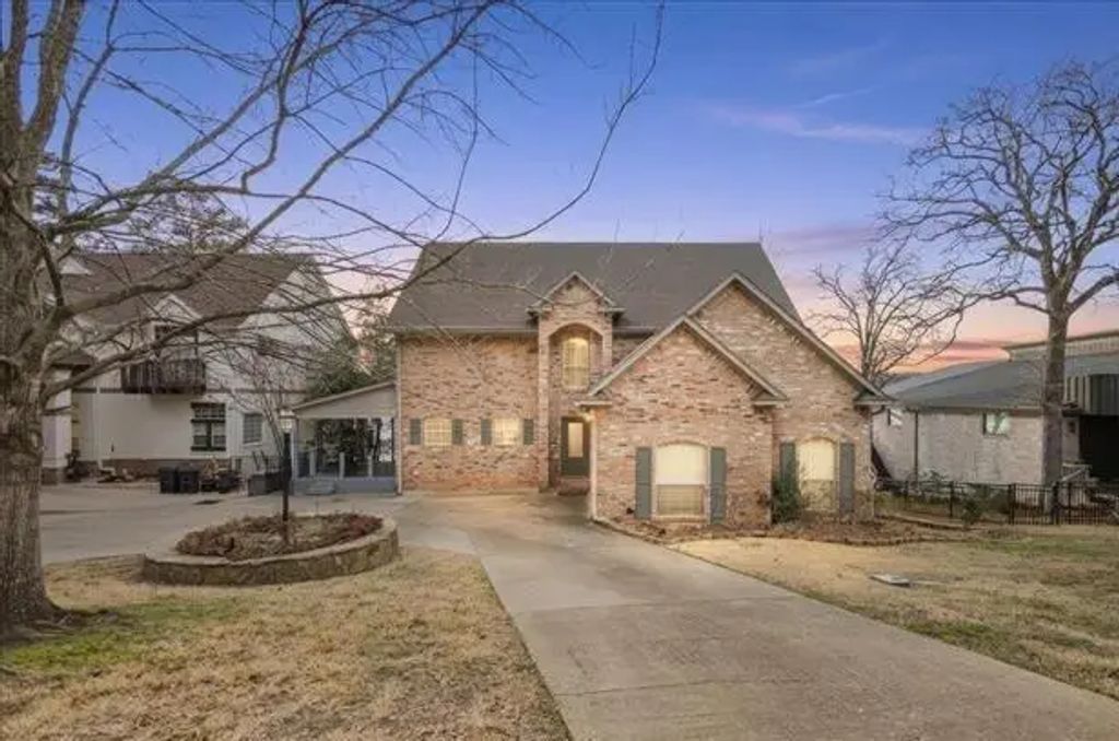 406 Hideaway Lane Central, Hideaway