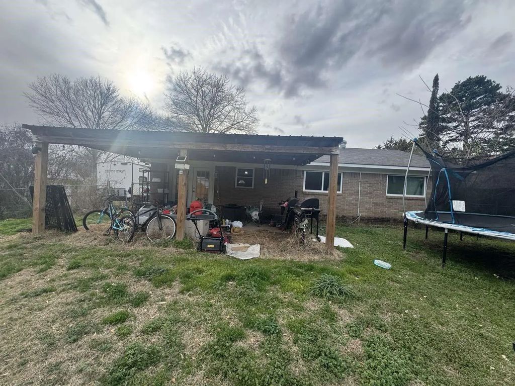 307 Gilbert Drive, Vivian