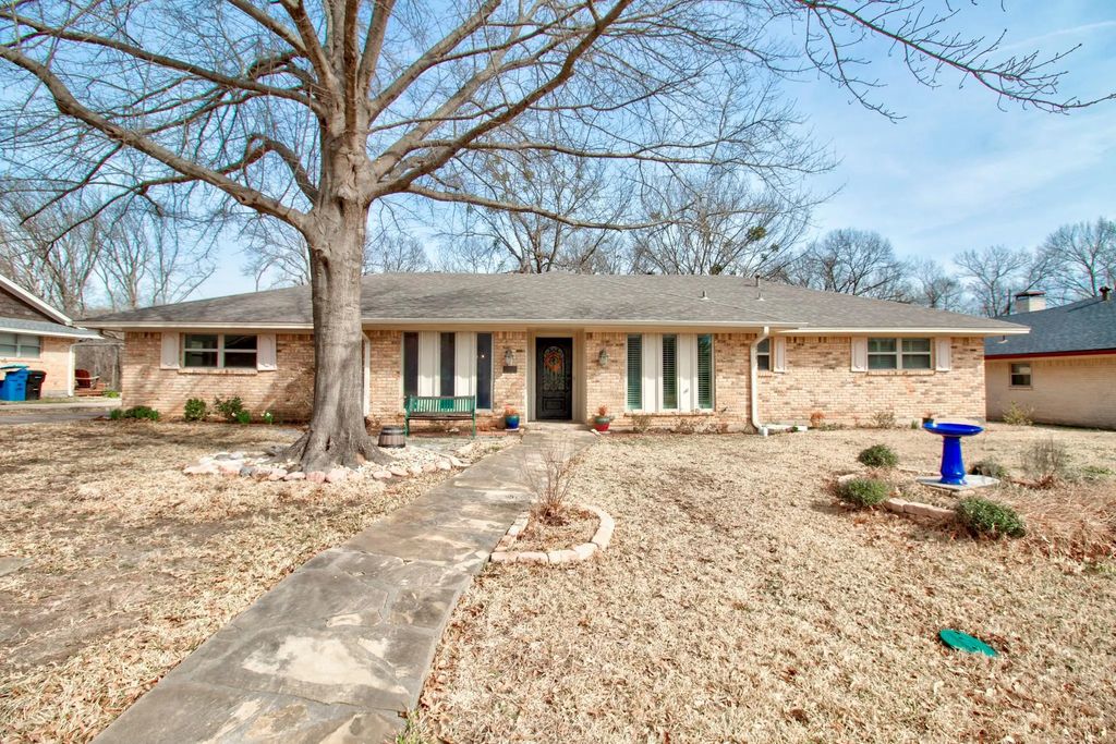 2331 Brookhaven Drive, Denison